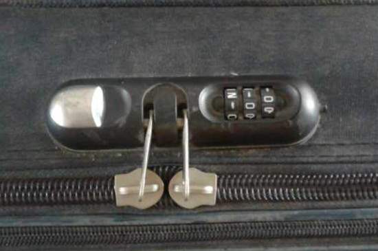 扣式行李箱密码锁设置